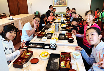 みんなで食べるご飯はおいしいね！