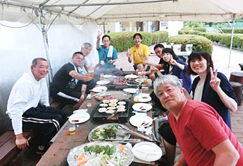 夜は楽しく飲み放題付きBBQ！！