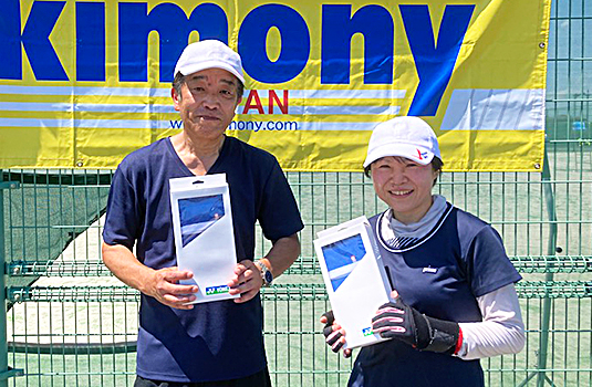 ビギナーズ準優勝の佐々木 道徳(左)、浅野 美代子(右)ペア