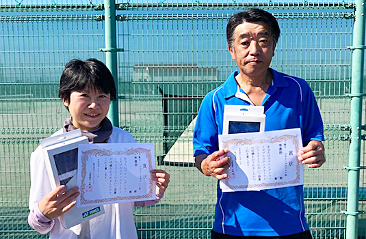 ビギナーズ準優勝の浅野 美代子(左)、佐々木 道徳(右)ペア
