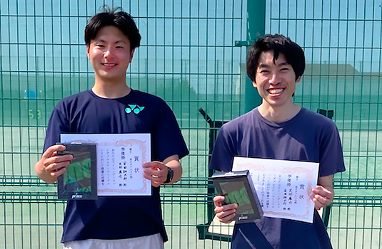 男子ダブルス準優勝の安田紳太郎さん(左)・天羽康介さん(右)