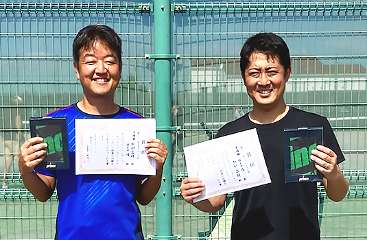 男子ダブルス準優勝の阿部昌祥さん(左)、佐々木俊さん(右)