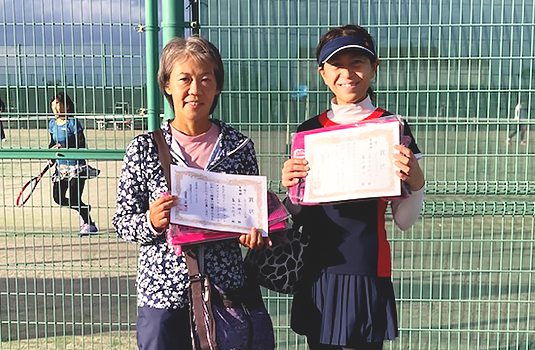 女子ダブルス準優勝の富山順子さん(左)・畠山千代子さん(右)