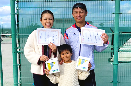 ミックスダブルス準優勝の秦泉寺麗奈さん(左)・秦泉寺章弘さん(右)