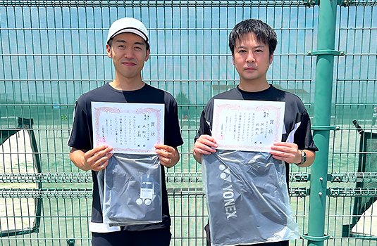 男子ダブルス優勝〈林 翔太さん(左)・岡 武樹さん(右)〉