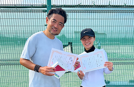 ミックスダブルス準優勝〈佐藤 彰展さん(左)・大竹 寛子さん(右)〉