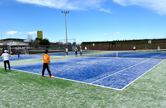 2日目は良い天気♪ペアと協力してダブルスゲーム!