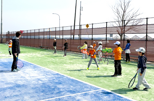 サーブ練習はまず構えからです。