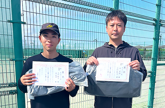 男子ダブルス優勝〈木村航大さん(左)・岡武樹さん(右)〉