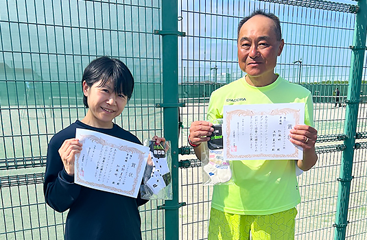 ミックスダブルス準優勝〈浅野美代子さん(左)・加藤明さん(右)〉