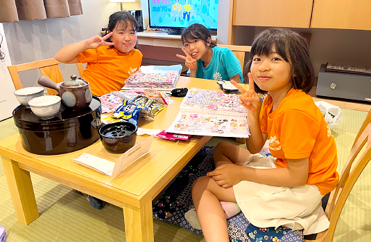 女子会中失礼します・・・綺麗な部屋で良かったね!