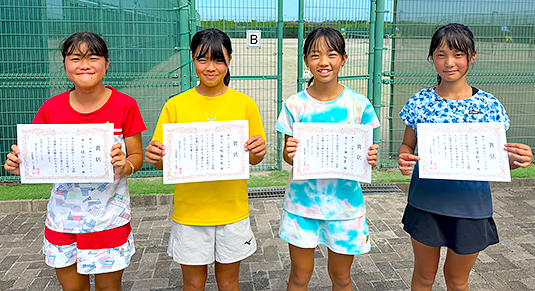 U-12女子、左から優勝の晴山いちかさん準優勝の小松萌々禾さん3位の工藤結愛さん4位の小淺莉歩さん