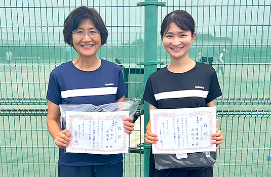 女子ダブルス準優勝〈原暁子さん(左)・原優実さん(右)〉